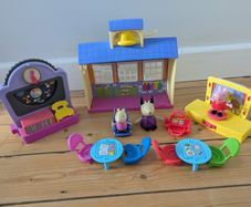 Peppa pig school play set