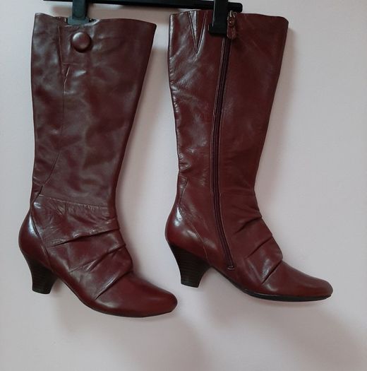 New genuine leather boots Clarkes in box