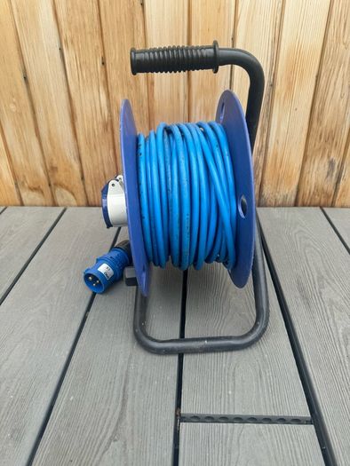 Safeline Blue Artic Cable Reel With 16 Amp Plug - 25Metre