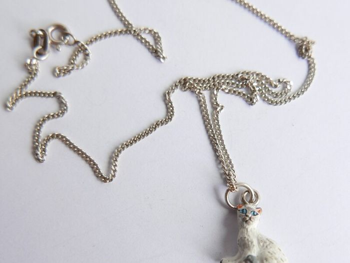 Vintage 925 Sterling Silver Cat Pendant Necklace - enamel detail