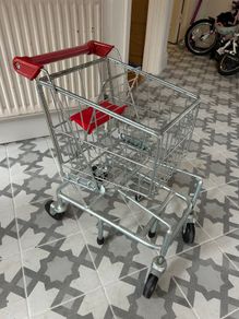 Mellisa and Doug Toy shopping Trolley