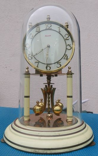 Vintage Kundo  Clock Made In Germany   Battery Operated (works well)