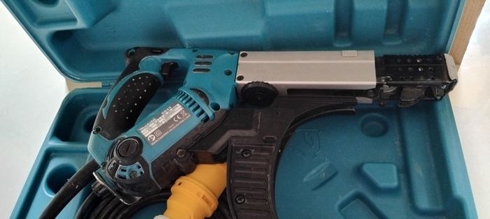 Makita 6843 Auto Feed 110v