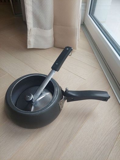 pressure cooker