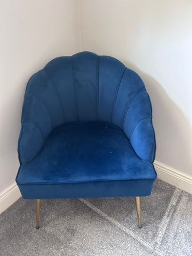 Shell chair