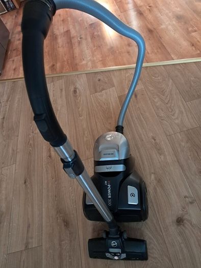 Hoover pet vacuum cleaner.