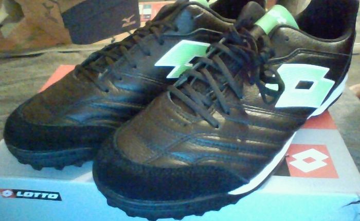 Lotto  stadio 300 II tf astro turf size 9.5