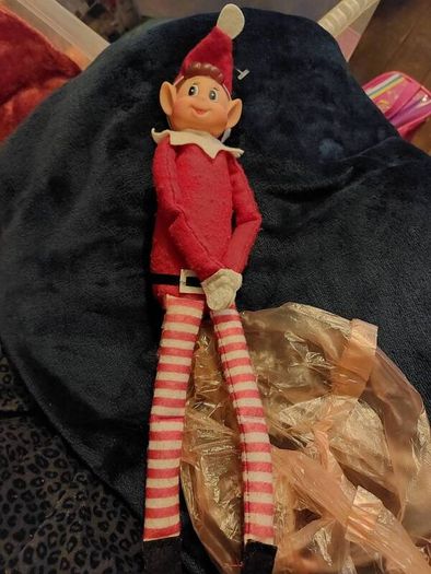 Elf on a shelf (47) i