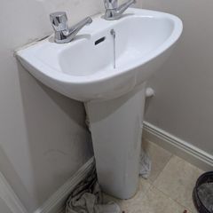 Cloakroom sink and toilet free