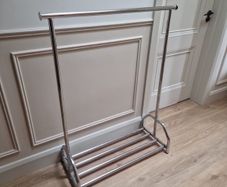 Clothes rail