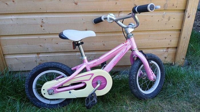 specialised hotrock kids bike.