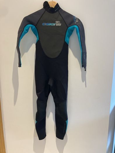 C Skins element 3/2 wetsuit barely worn size 8