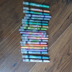 Colouring Pencils (Approx. 80) with Bag (Crayola Twistables)