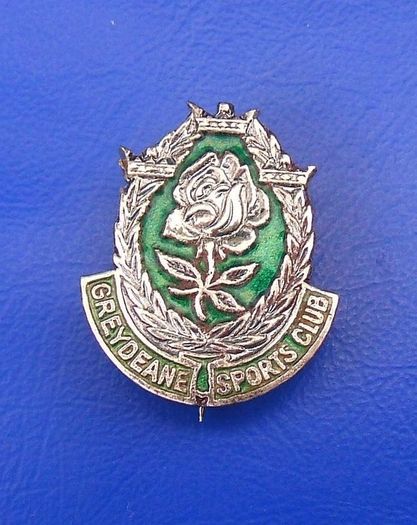 GREYDEANE SPORTS CLUB (Queenstown, South Africa) - a vintage membership badge (c.1950's)
