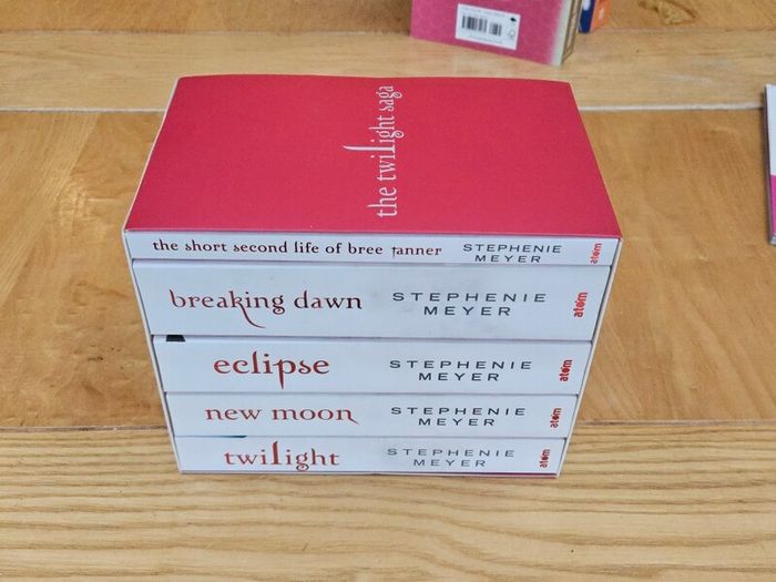 Twilight Saga 5 Book White Set Paperback