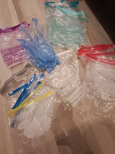 Plastic bags / packaging