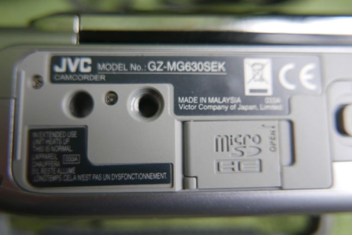 JVC GZ-MG360 Everio Hybrid Camcorder, 60GB Hard Disc Drive, Micro SD Slot, 35x Optical Zoom