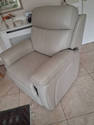 Harvey Norman Cream Italian Leather Almost New Recliner