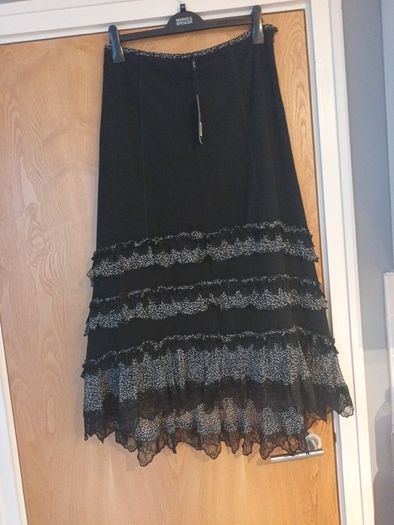 Per Una  Skirt. S.14     B.N.W.T.