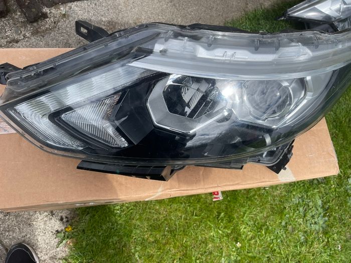 Nissan qashqai headlights