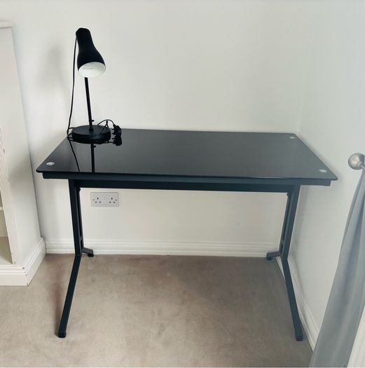 Black desk (perfect condition)