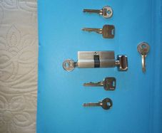 Lock and 5 keys