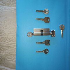 Lock and 5 keys