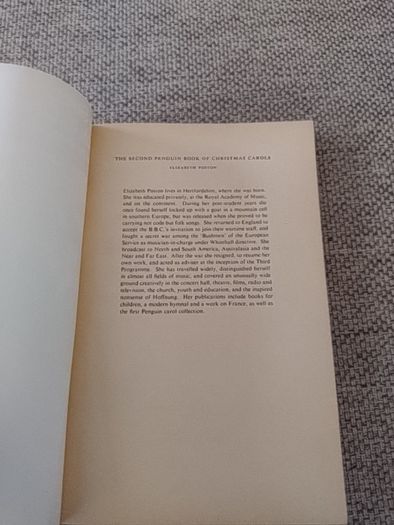 The Second Penguin Book of Christmas Carols 1977 in good condition FREE STANDARD POSTAGE INCLUDED