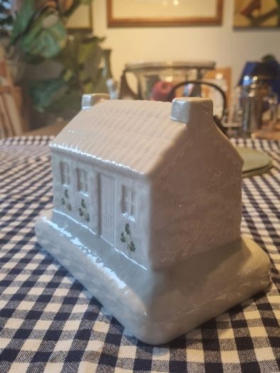 Donegal Parian China Cottage