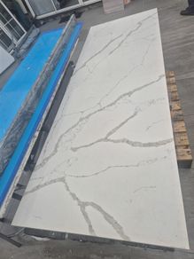 Countertop calacatta quartz slab