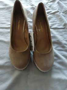 Brand new wedge shoe