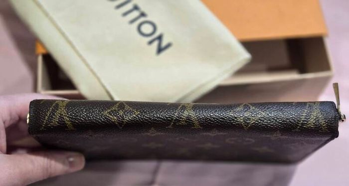 Genuine Louis Vuitton Zippy Wallet