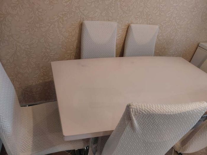 Glossy top Dining table with 6 chairs.