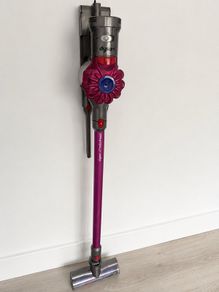 Dyson V7