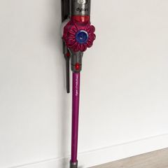 Dyson V7