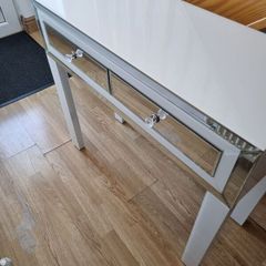 2 drawers table