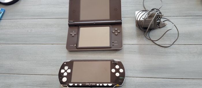 Consoles psp Nintendo dsi xl for parts repair