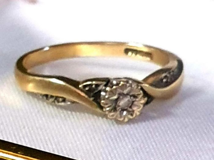 Vintage Hallmarked 9ct Gold Diamond Ring