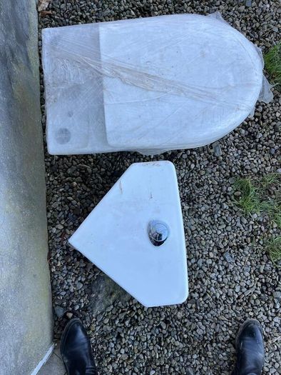 Impulse corner toilet and shower tray