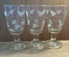 Wine glasses (3)