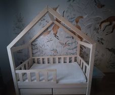 Toddler bed
