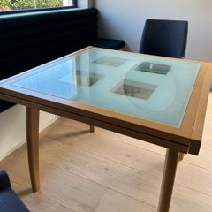 Dining table -extendable.