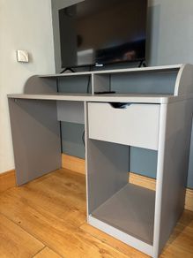 Computer table