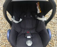 Maxi cosi infant car seat with isofix base