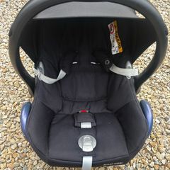 Maxi cosi infant car seat with isofix base