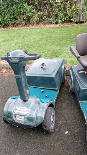 Single seat golf buggies