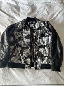 Flower bomber