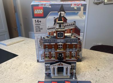 Lego Town Hall 10224