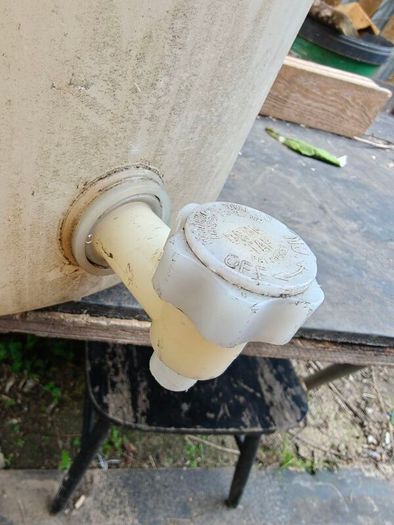 Liquid container