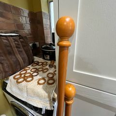 Free solid wood curtain pole and fittings